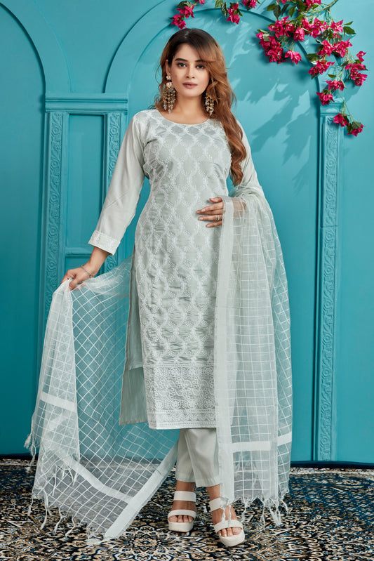 JAANVI Embroidered Suit Set